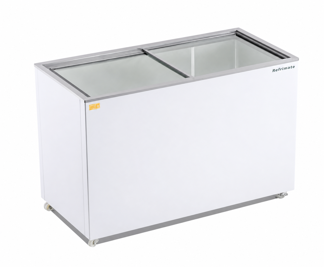 Freezer horizontal blanco con tapas corredizas de vidrio.